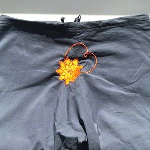 Cropped yoga(?) pants